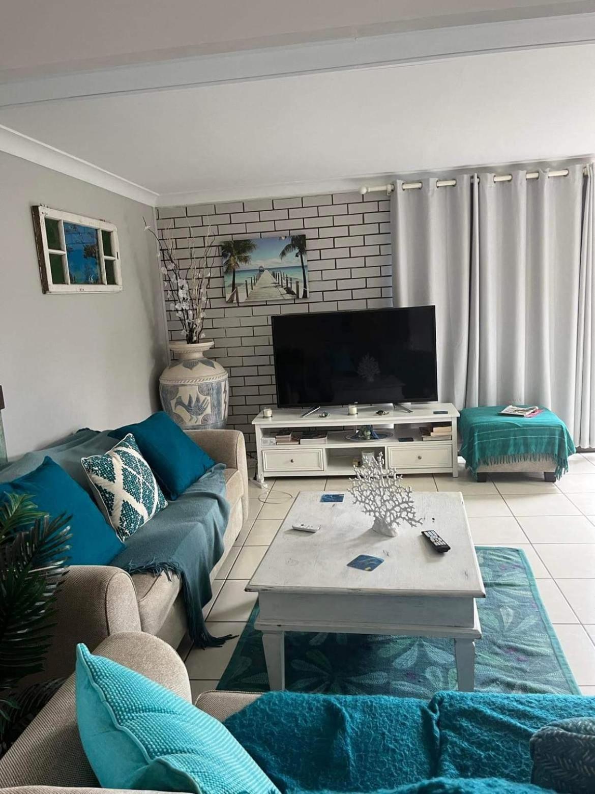 Whalehouse * Bongaree